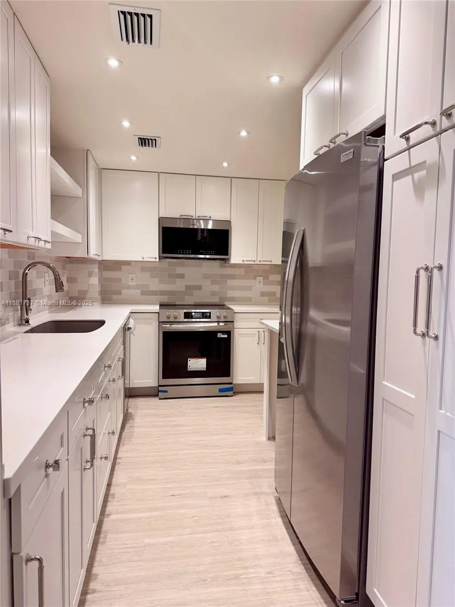 90 Edgewater Dr, #212