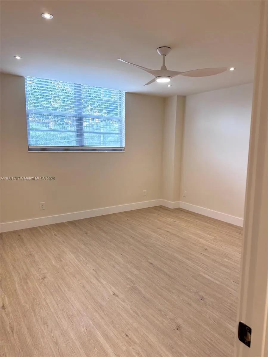 90 Edgewater Dr, #212