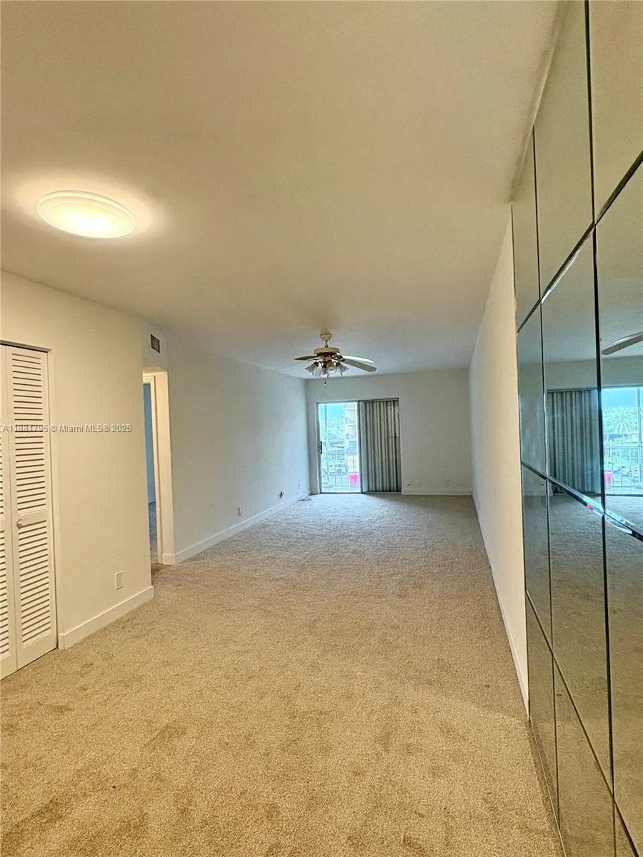 300 Golden Isles Dr, #317