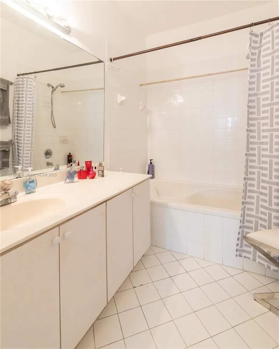 8826 W Flagler St, #113