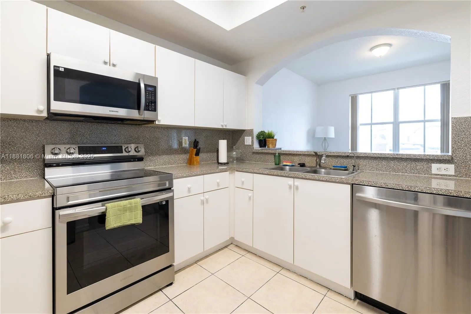 8826 W Flagler St, #113