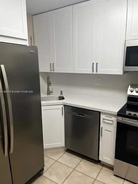 2740 W 76th St, #206