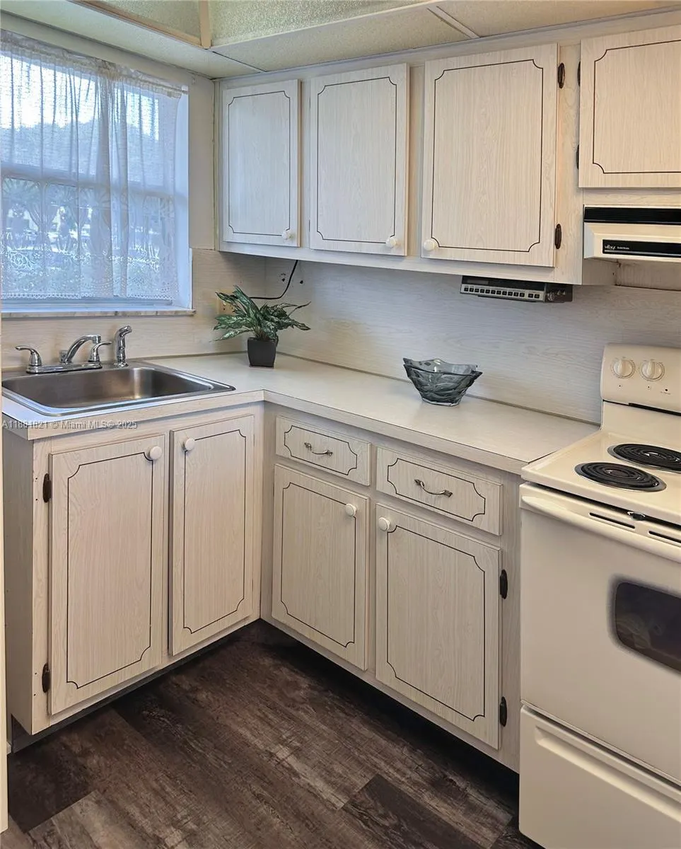 8881 Sunrise Lakes Blvd, #108
