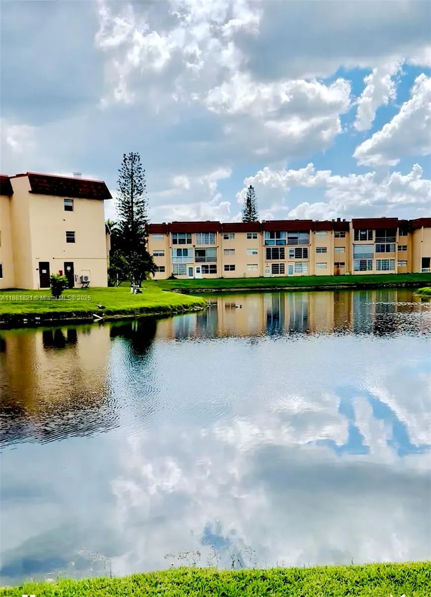 8881 Sunrise Lakes Blvd, #108