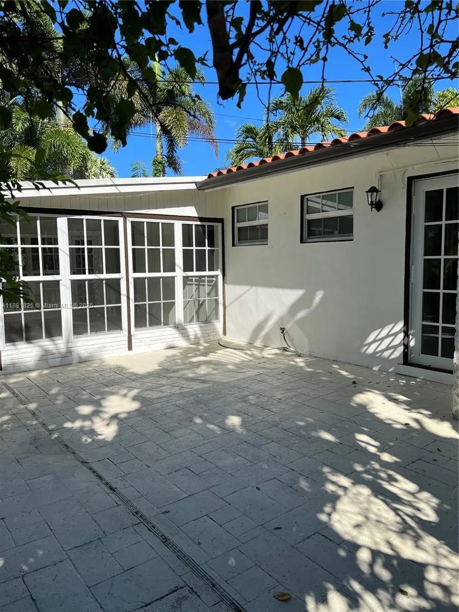 500 NE 27th Dr