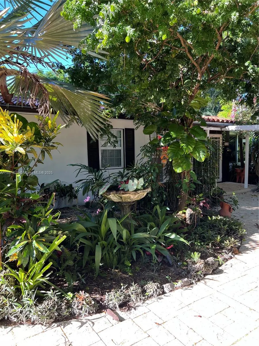 500 NE 27th Dr