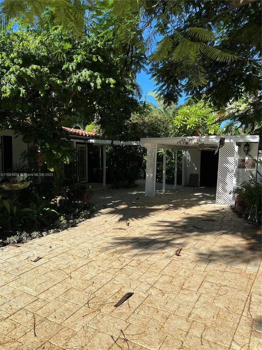 500 NE 27th Dr