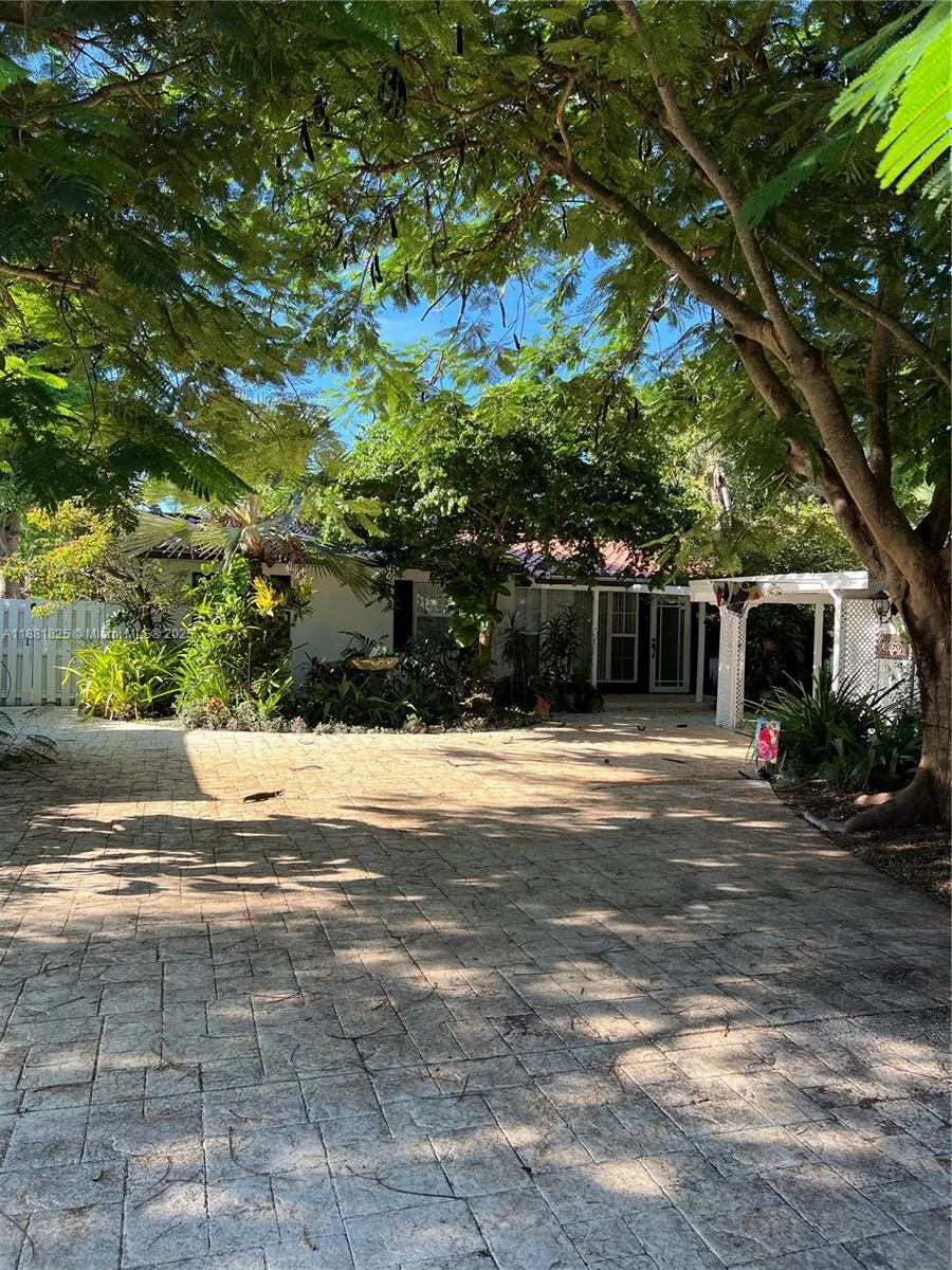 500 NE 27th Dr