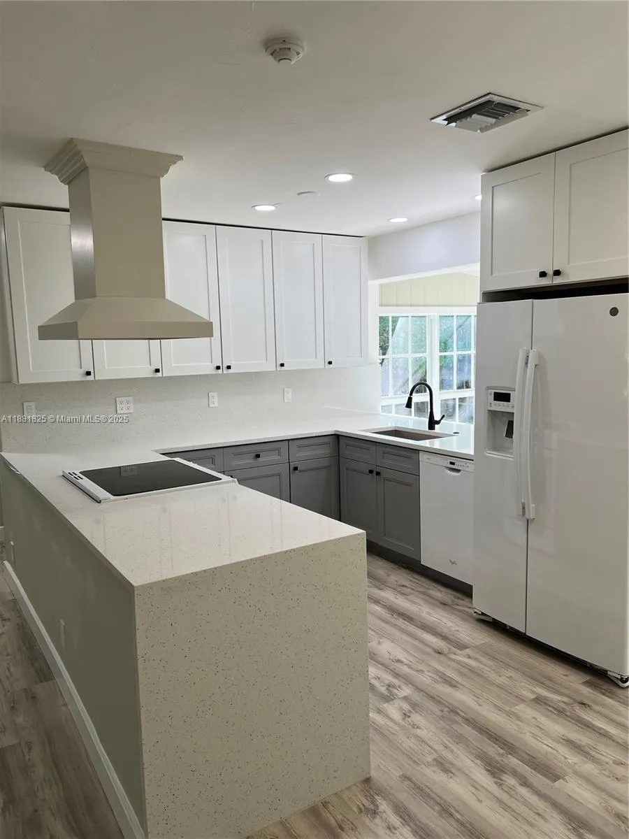 500 NE 27th Dr