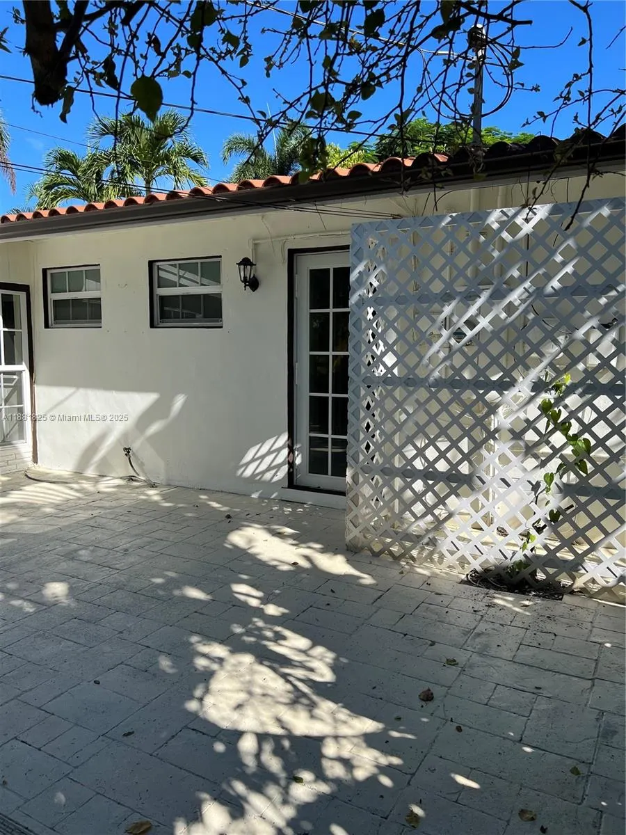 500 NE 27th Dr