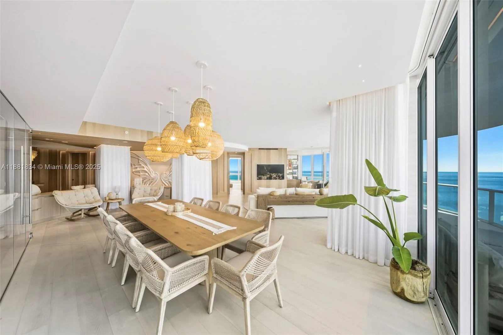 100 S Pointe Dr, #3803