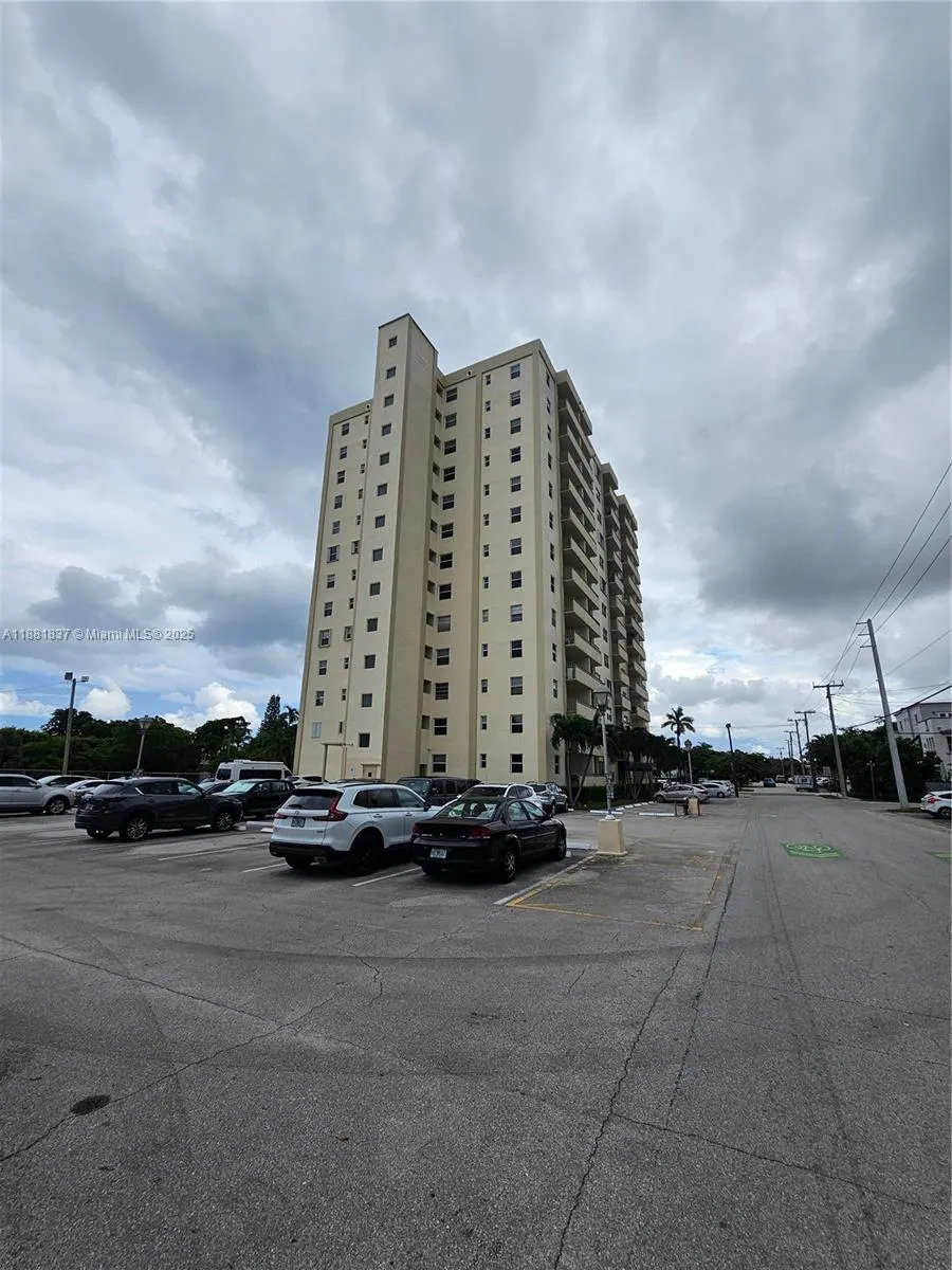900 NE 18th Ave, #1003