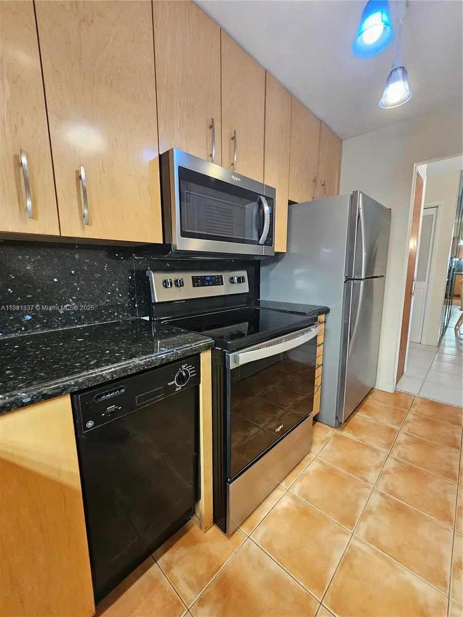900 NE 18th Ave, #1003