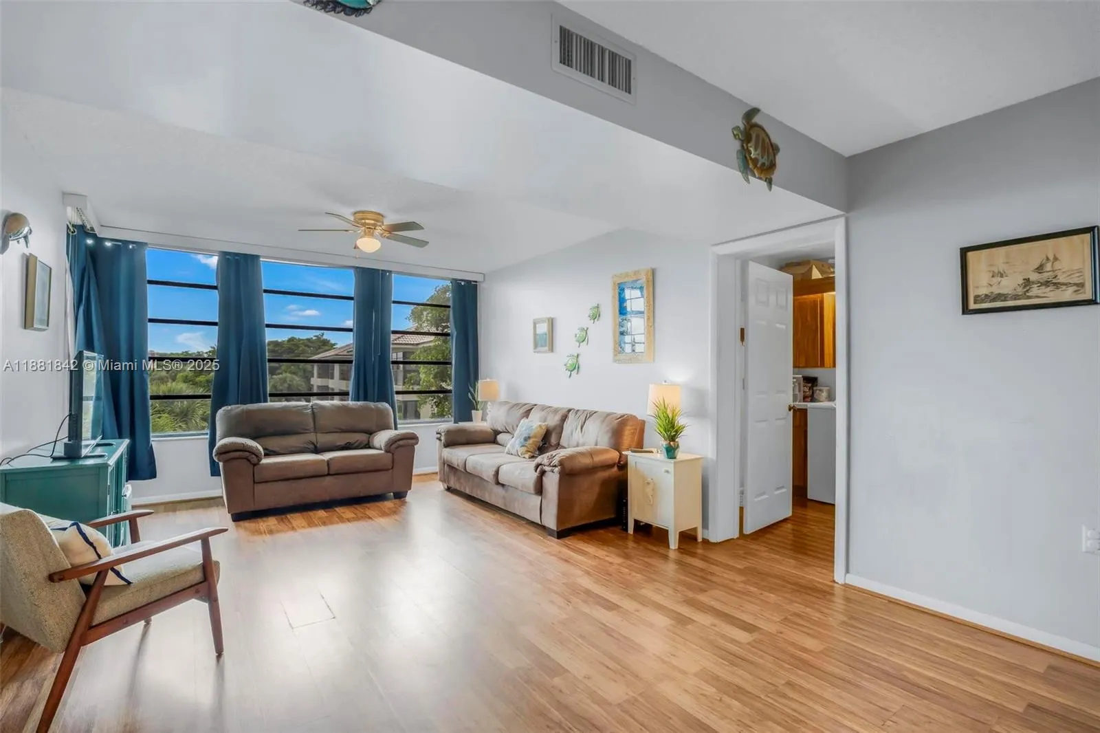 3826 Whitehall Dr, #405