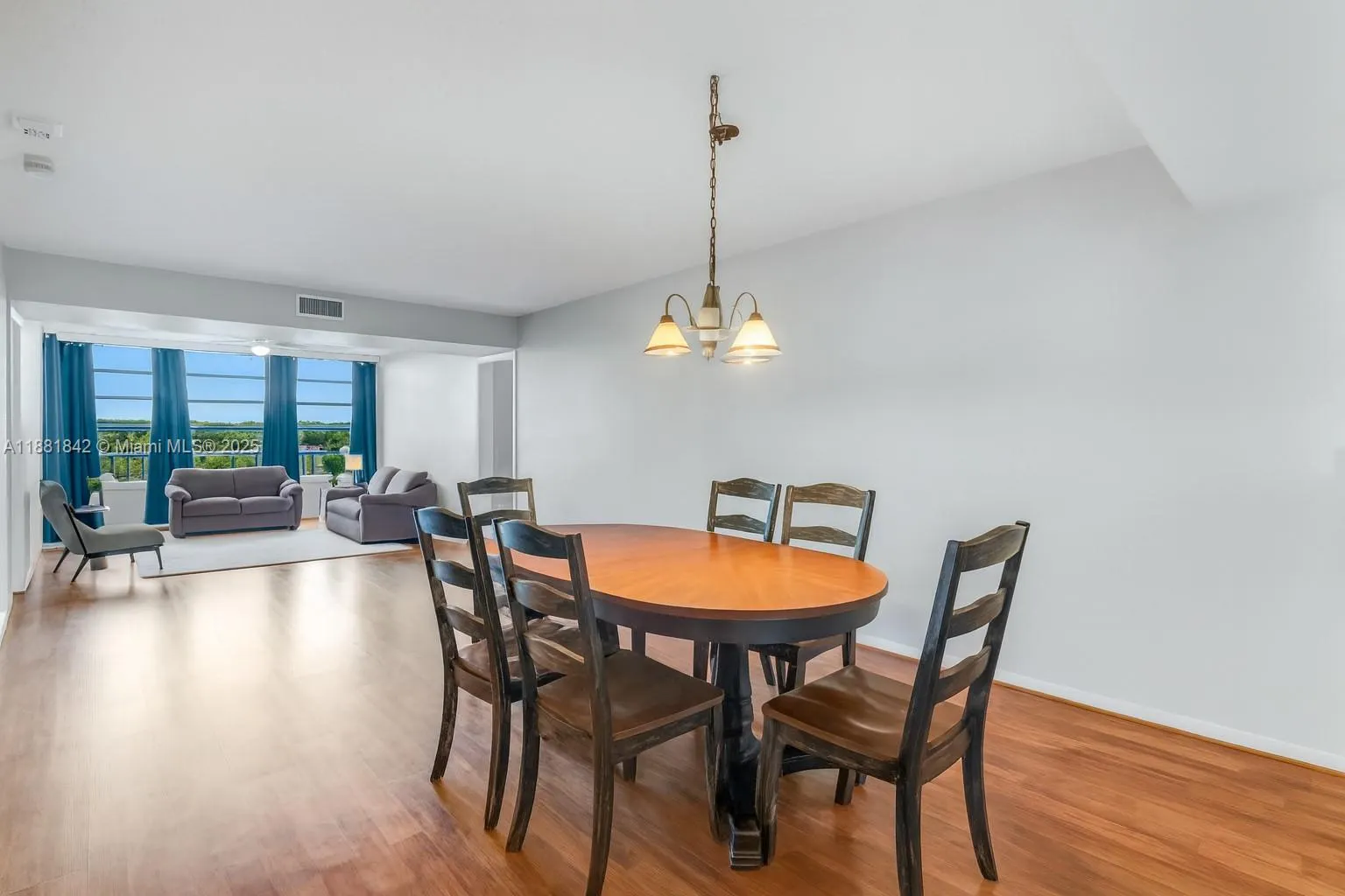 3826 Whitehall Dr, #405
