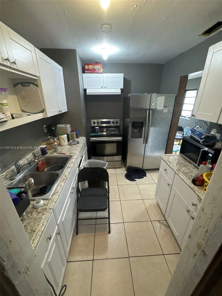 1222 S H St