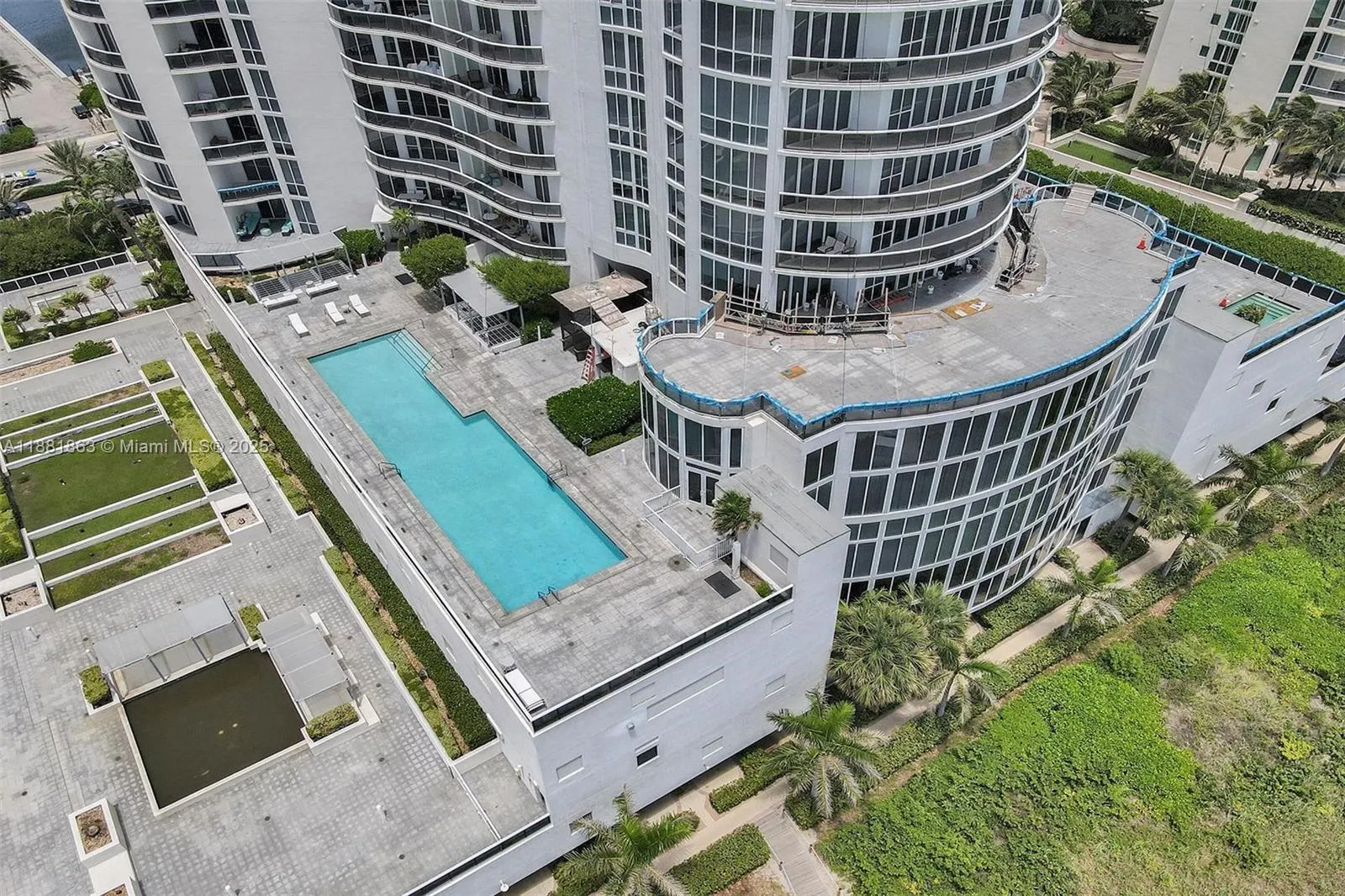 16001 Collins Ave, #805