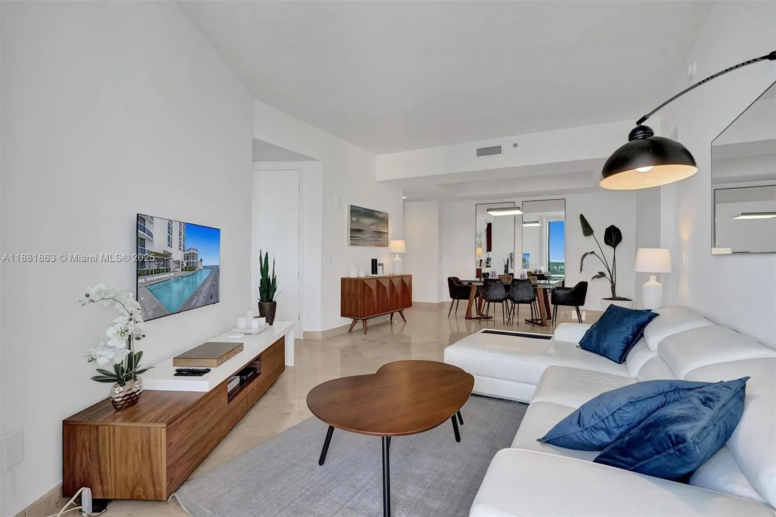 16001 Collins Ave, #805