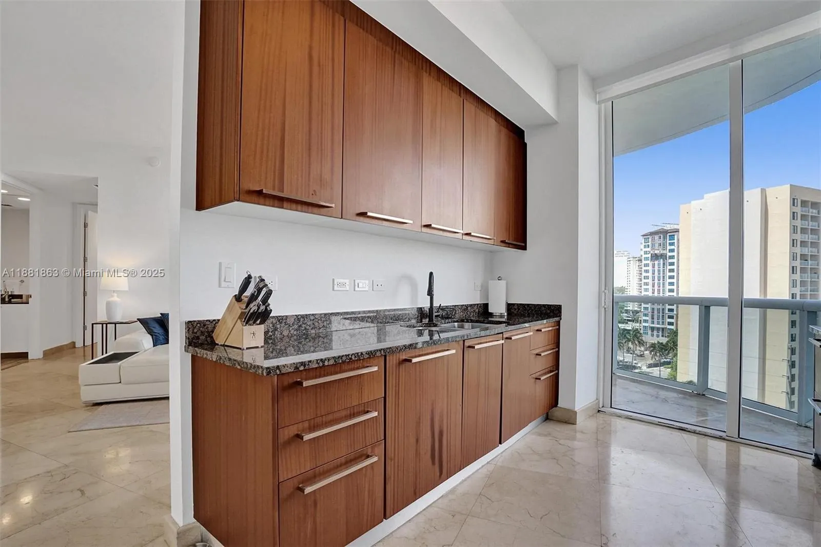 16001 Collins Ave, #805