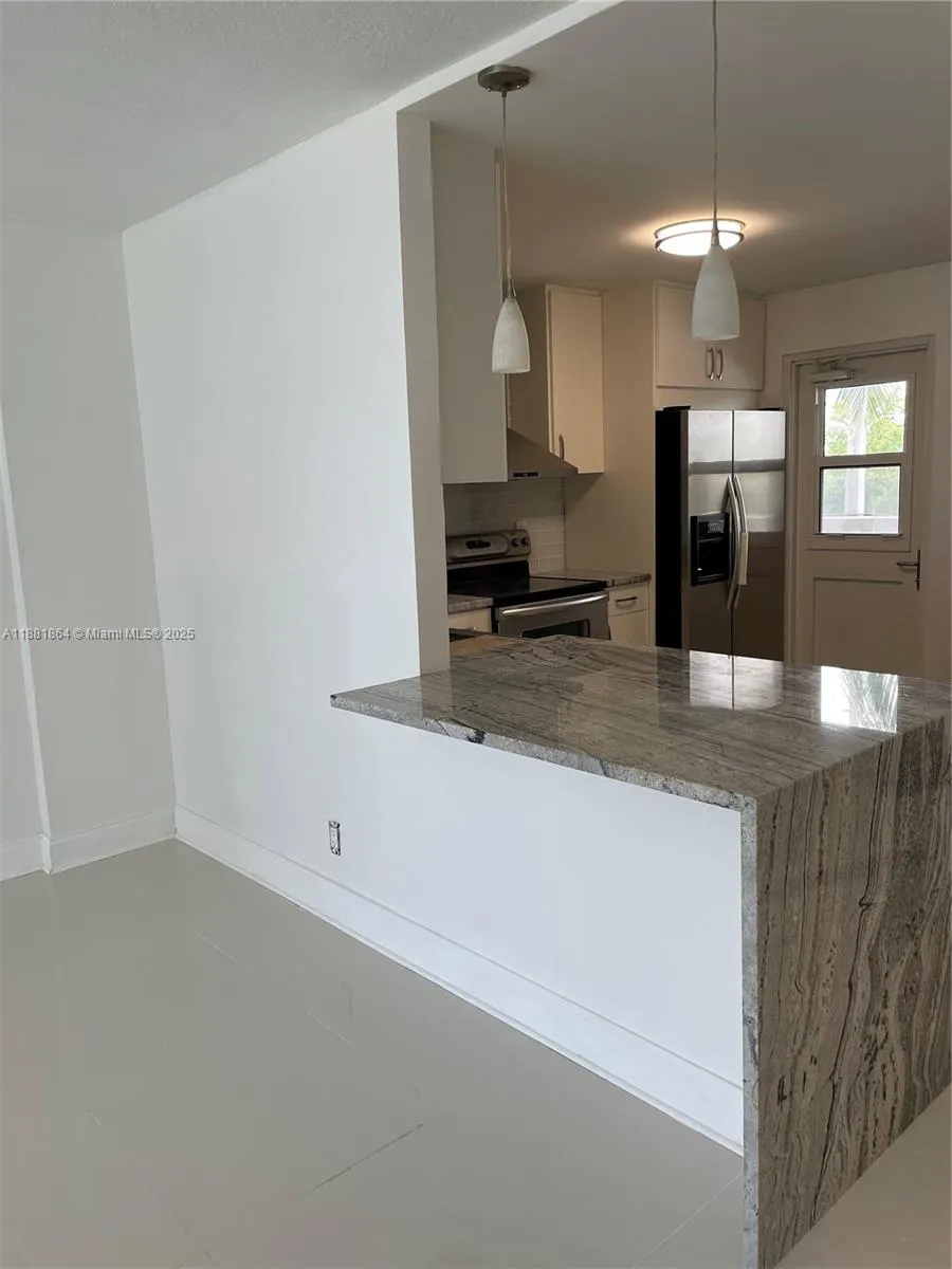 2200 NE 33rd Ave, #3G