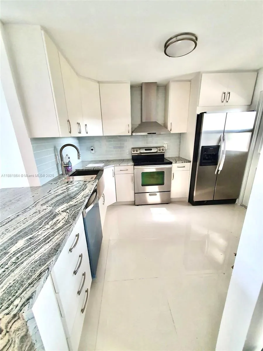 2200 NE 33rd Ave, #3G