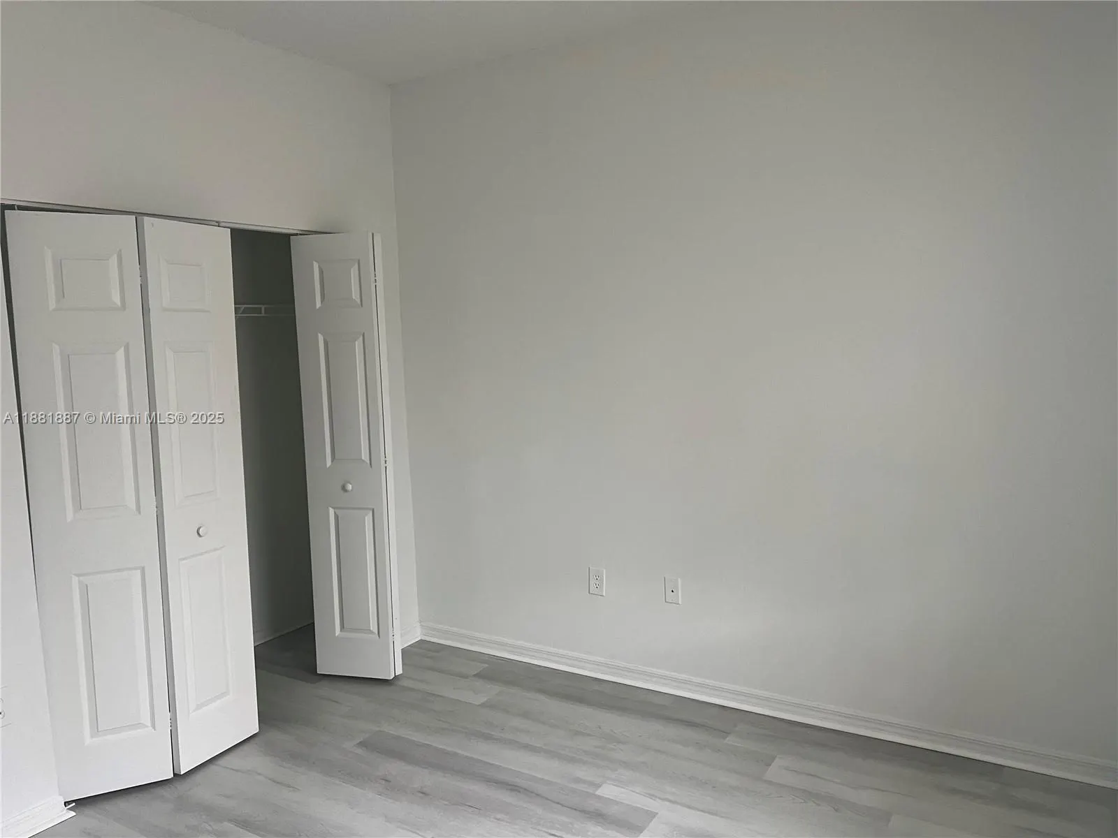 946 NE 42 Ter, #-