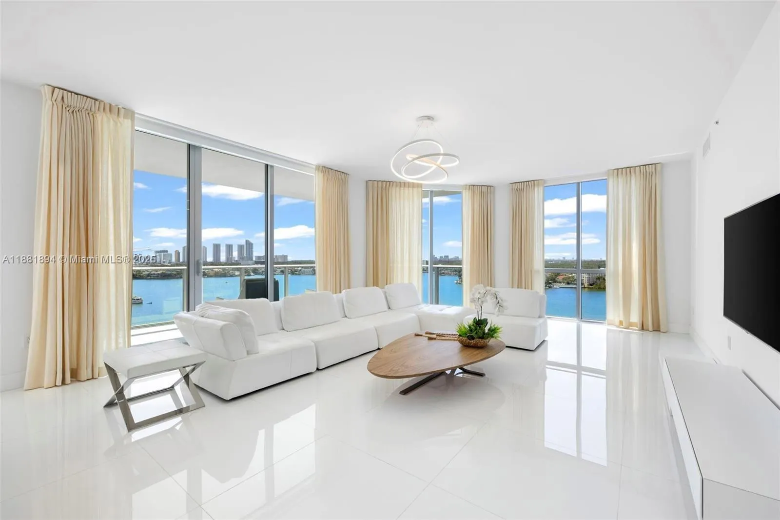 17111 Biscayne Blvd, #1110