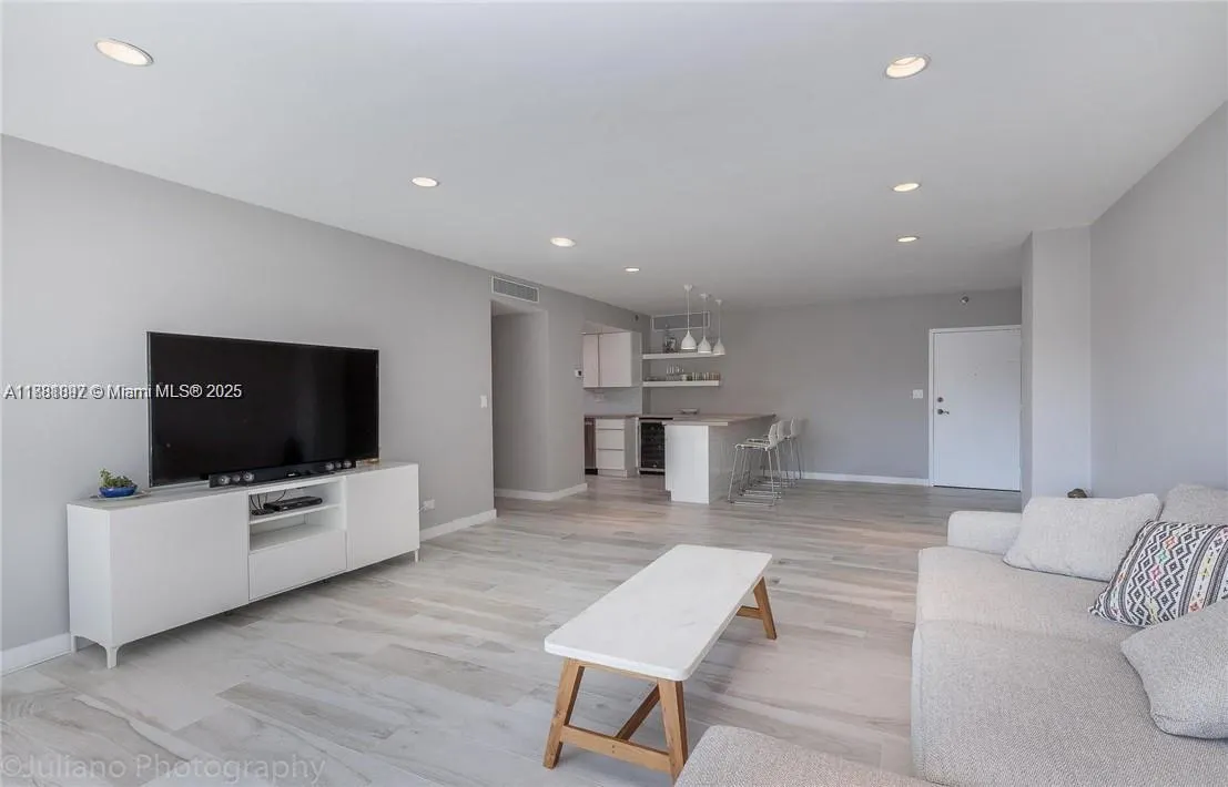 2451 Brickell Ave, #3E