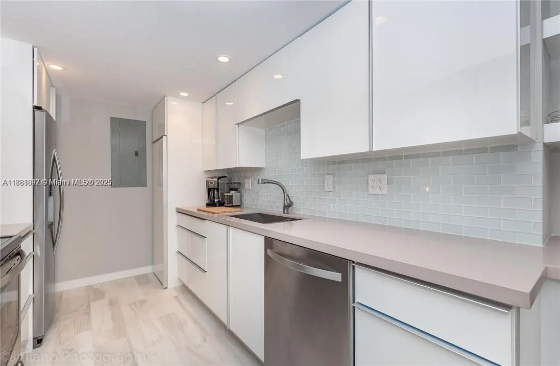 2451 Brickell Ave, #3E