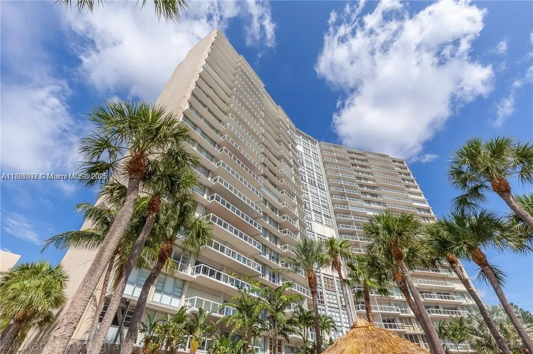 2451 Brickell Ave, #3E