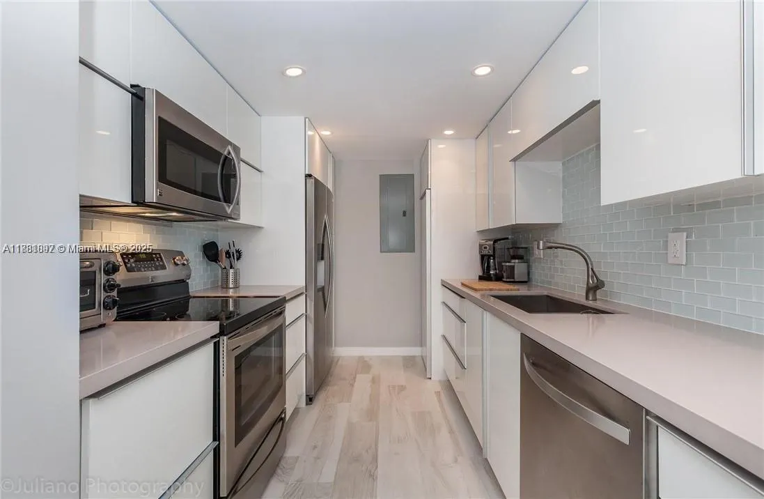 2451 Brickell Ave, #3E