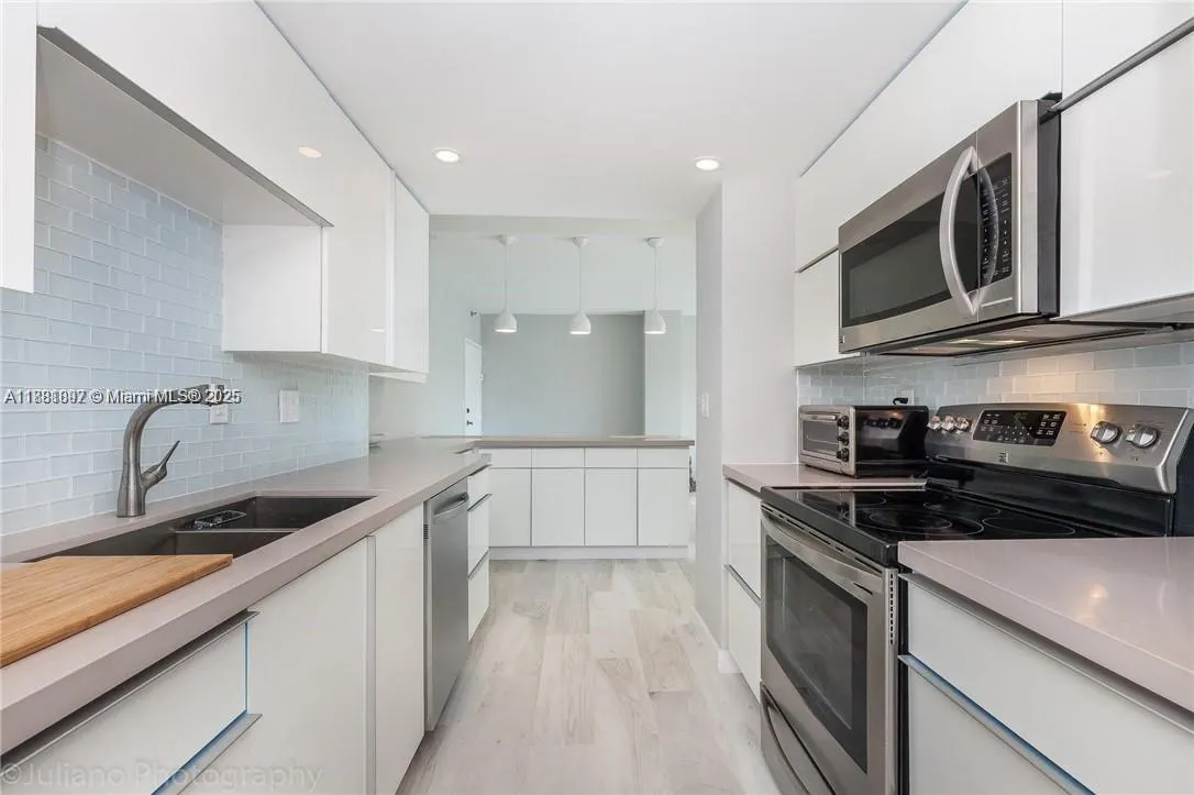 2451 Brickell Ave, #3E