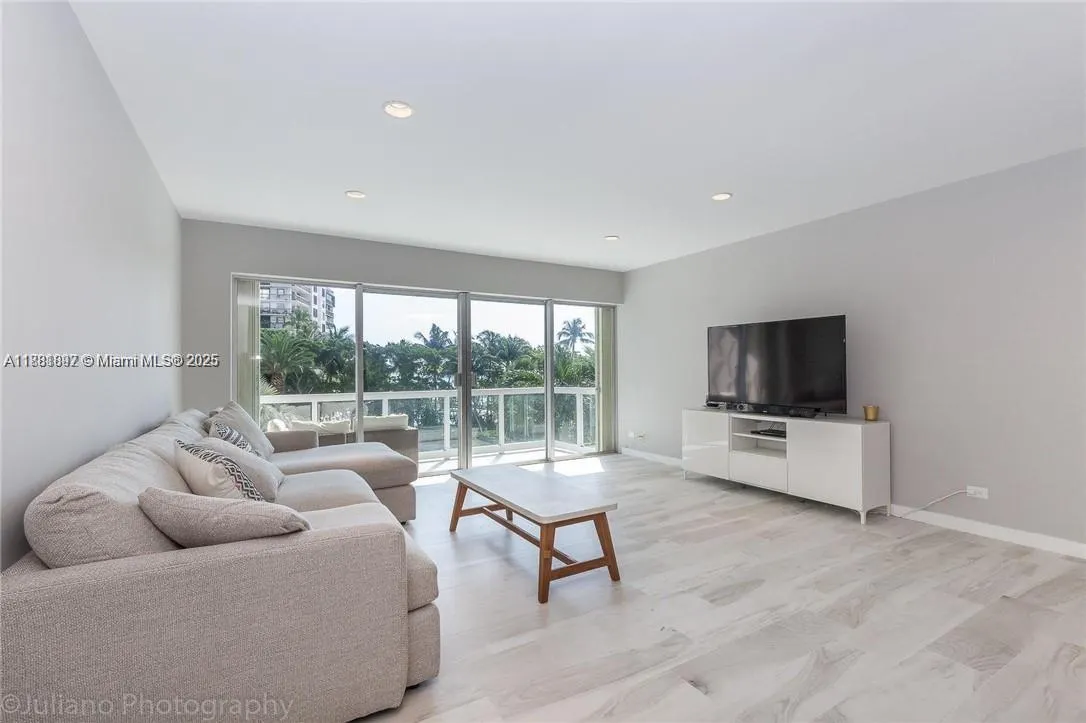 2451 Brickell Ave, #3E
