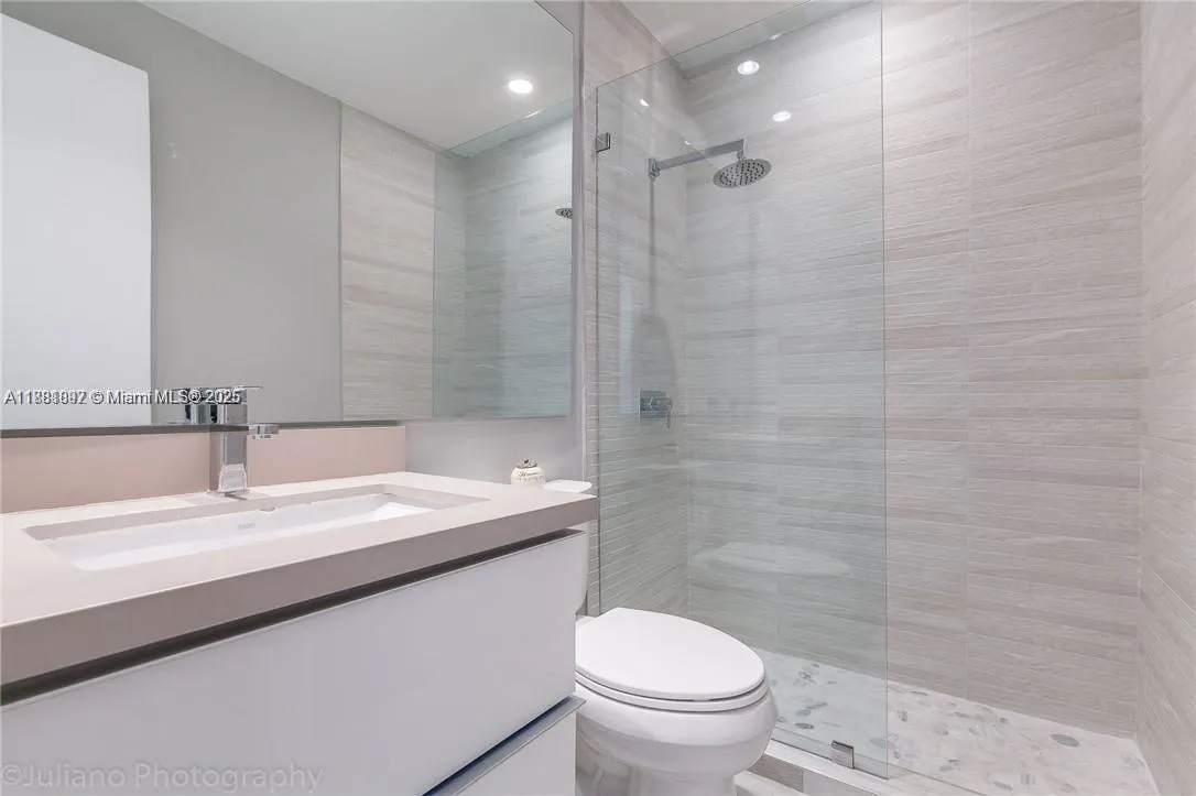 2451 Brickell Ave, #3E