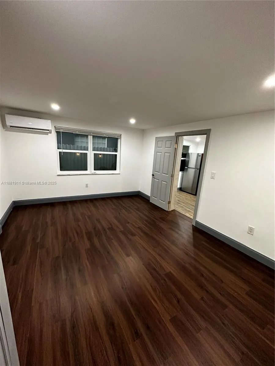 571 SW 71st Pl, #2