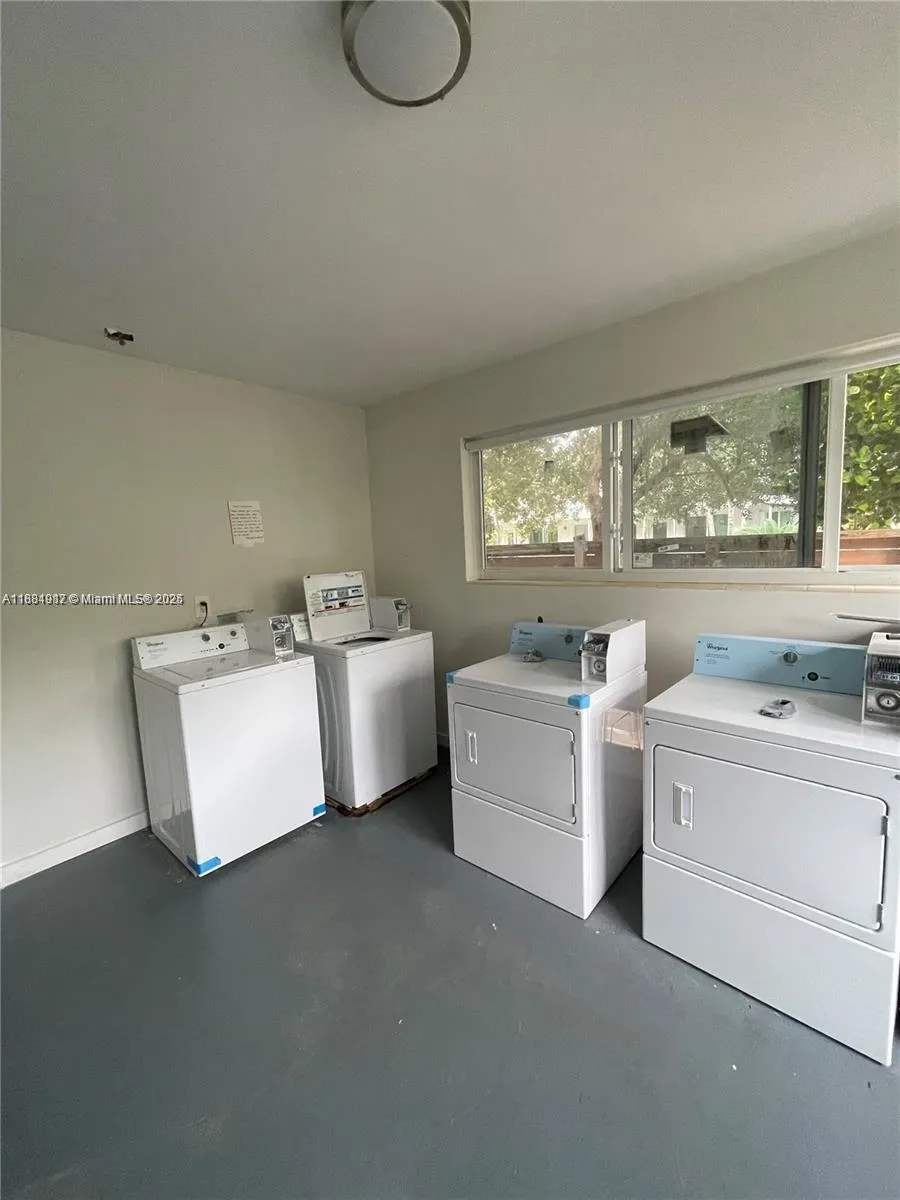 1525 Michigan Ave, #4