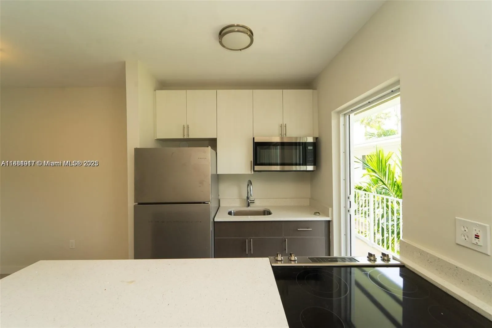 1525 Michigan Ave, #4