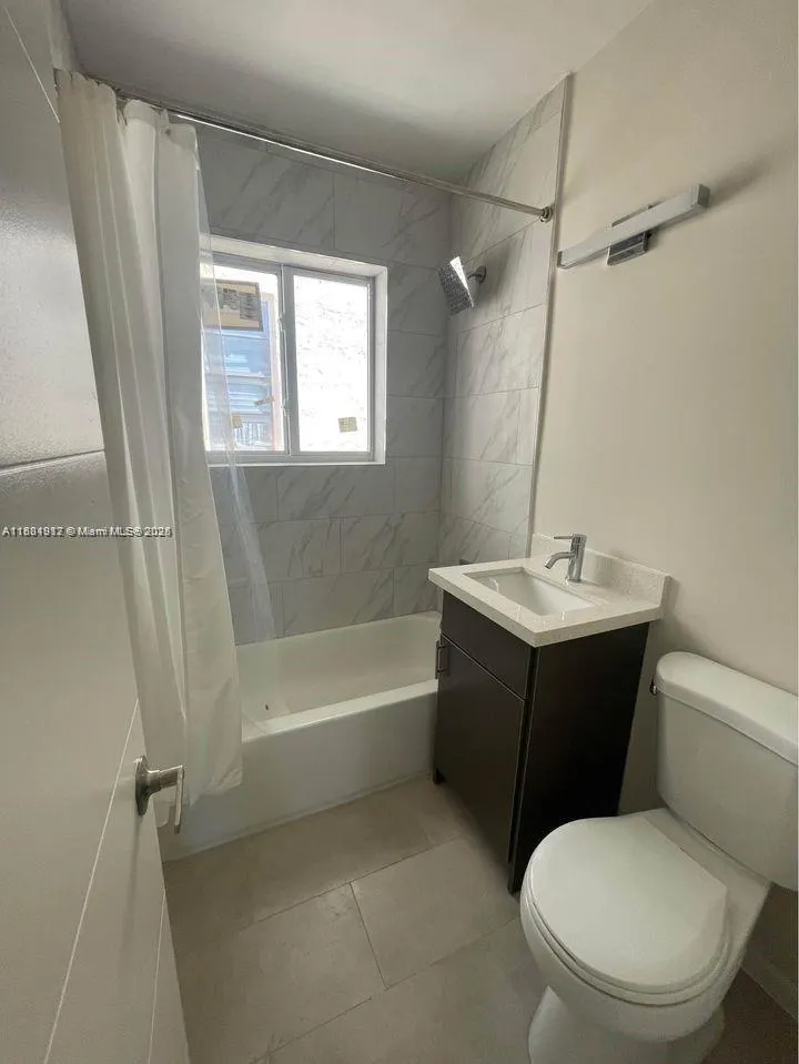 1525 Michigan Ave, #4