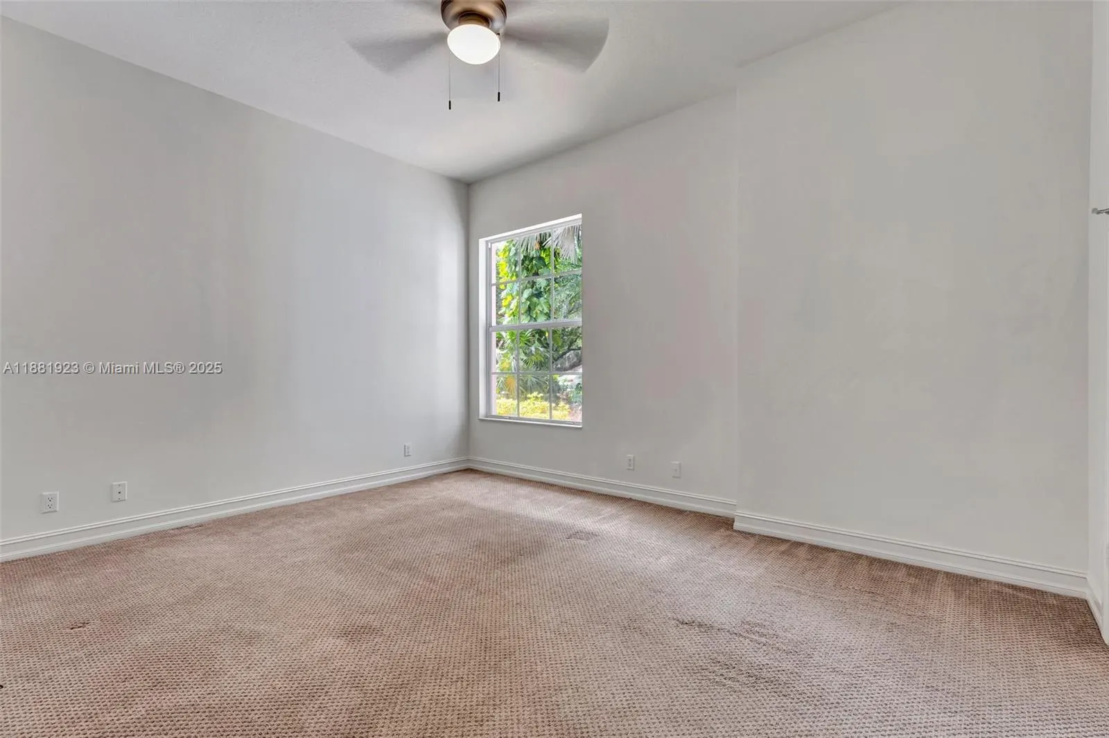 3203 W Stonebrook Cir
