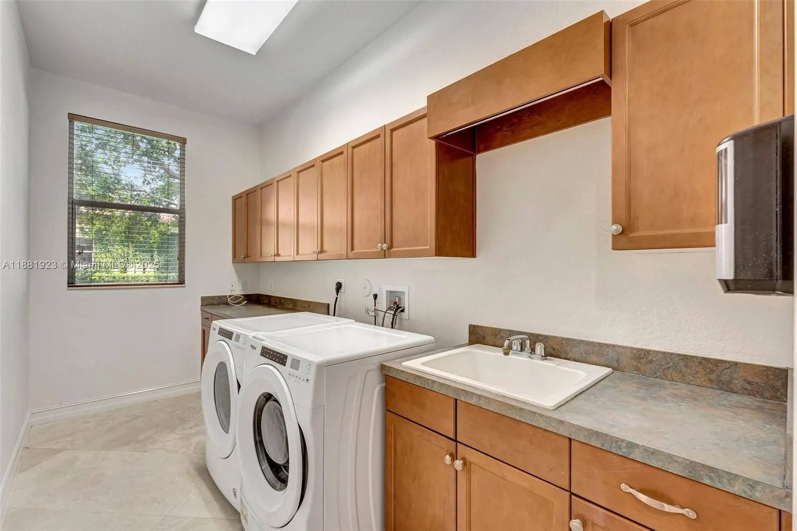 3203 W Stonebrook Cir