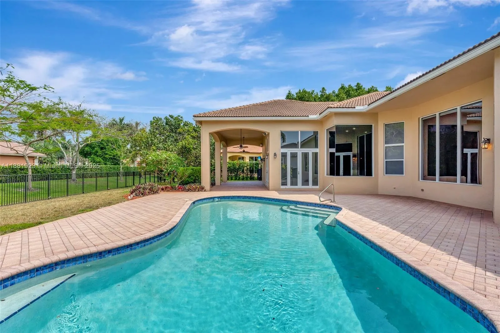 3203 W Stonebrook Cir