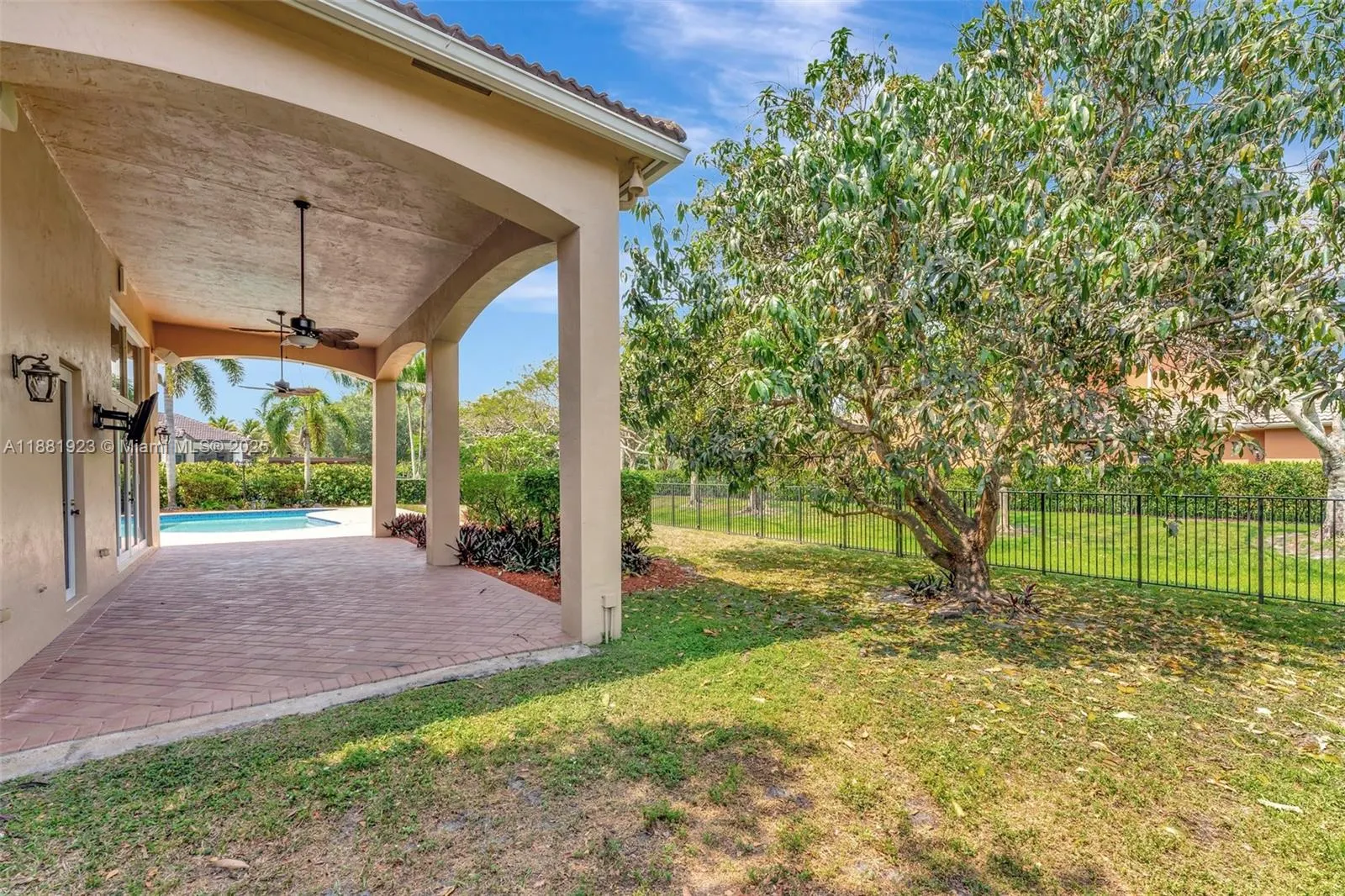 3203 W Stonebrook Cir
