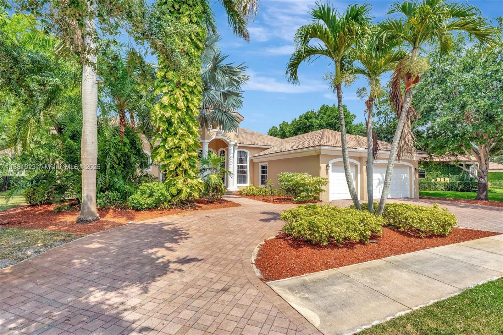 3203 W Stonebrook Cir