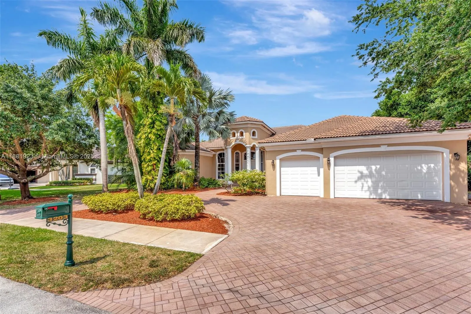 3203 W Stonebrook Cir