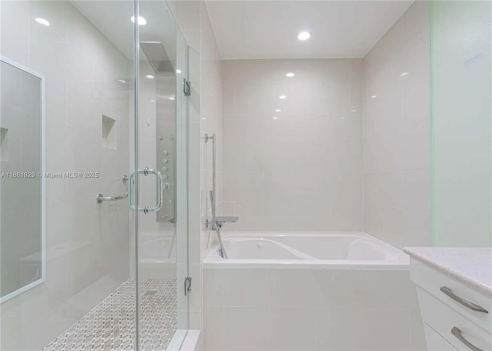 231 Poinciana Dr, #401