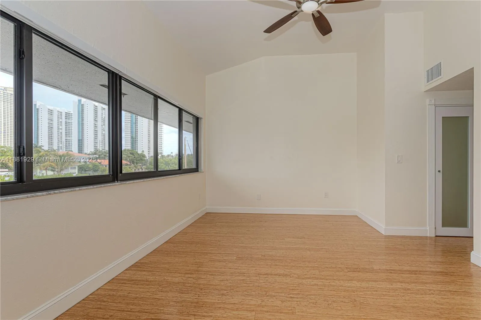 231 Poinciana Dr, #401