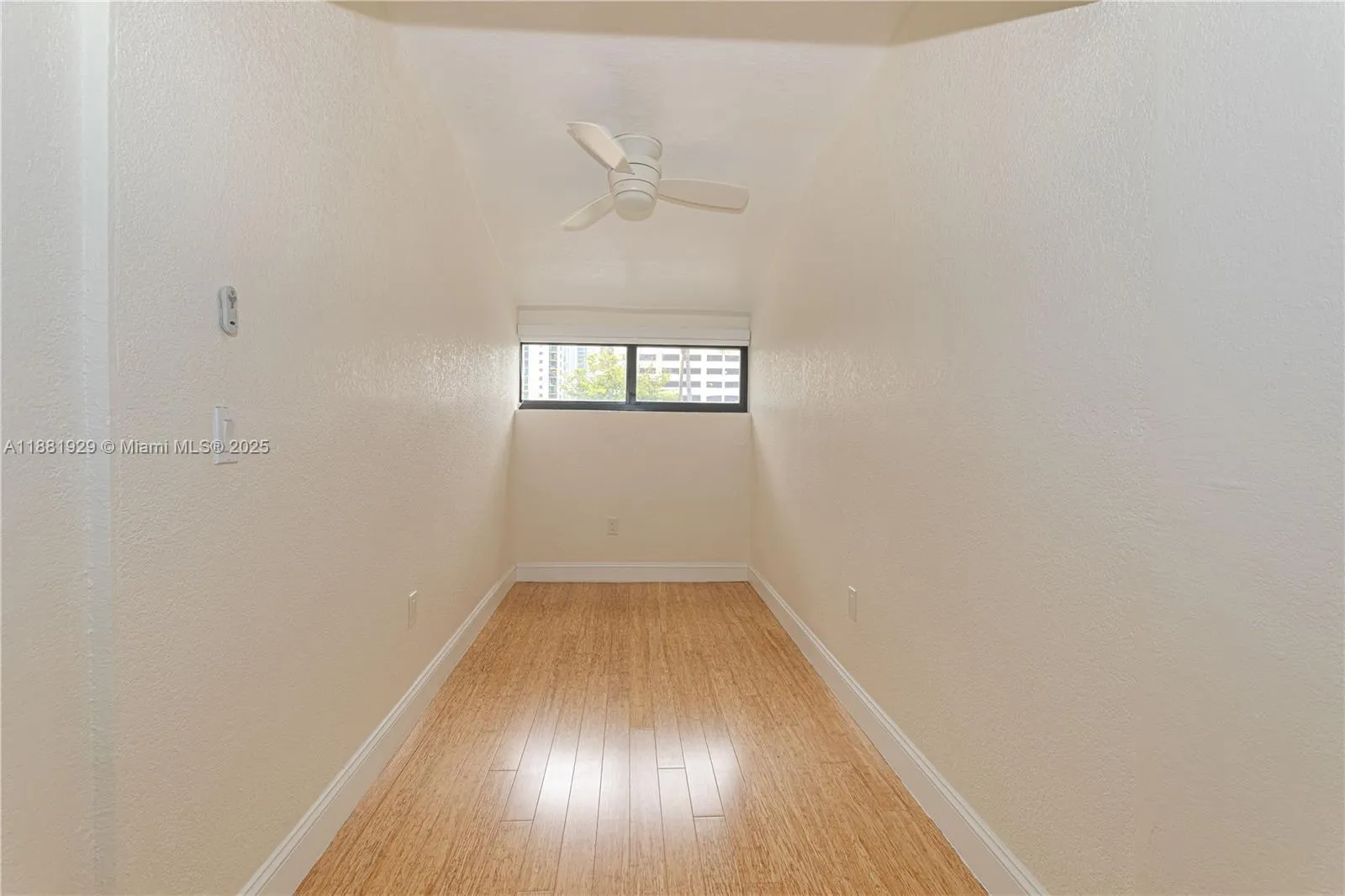 231 Poinciana Dr, #401
