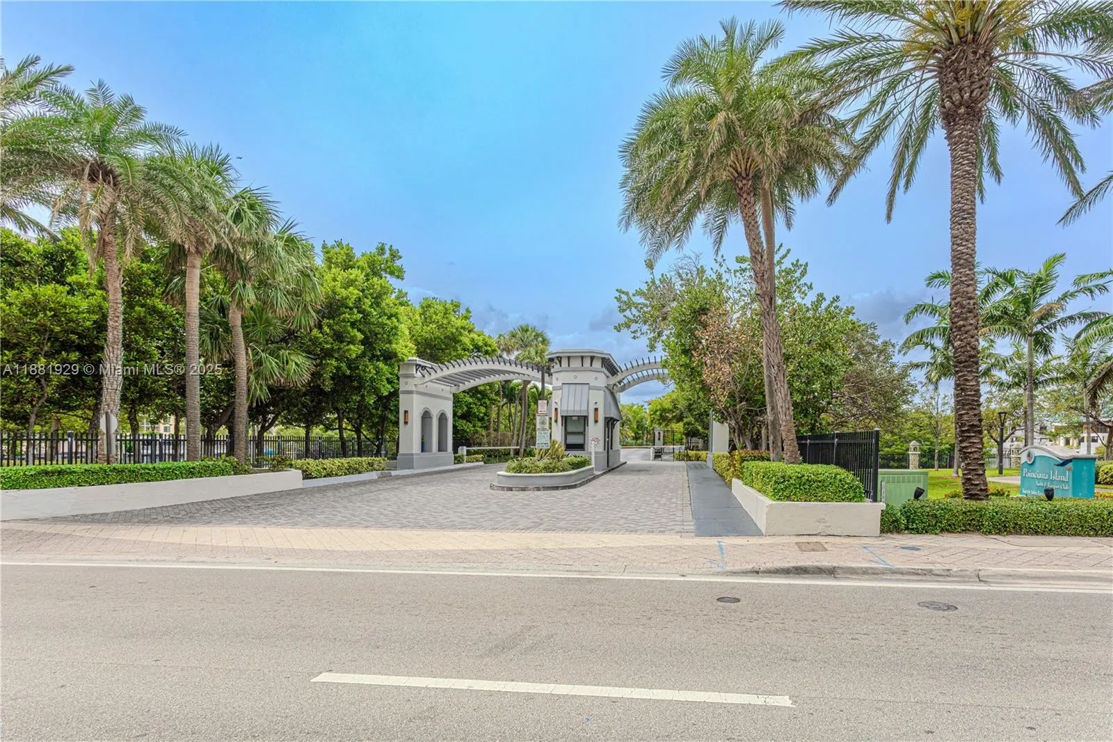 231 Poinciana Dr, #401