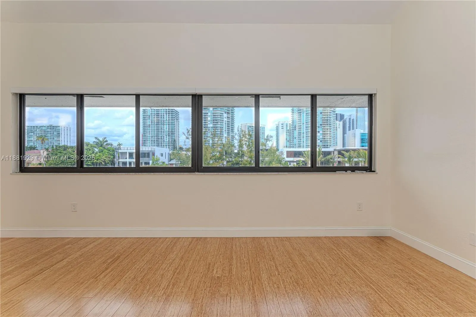 231 Poinciana Dr, #401