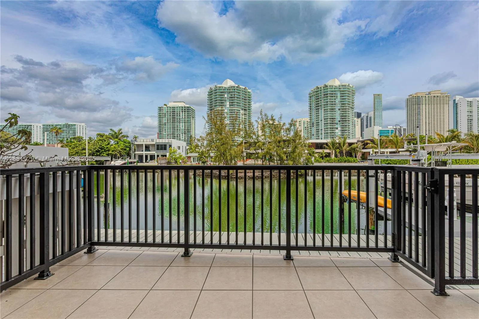 231 Poinciana Dr, #401